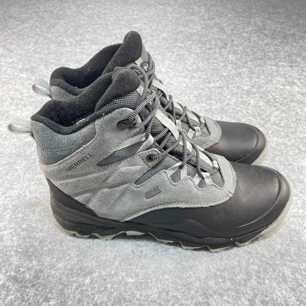 Men Merrell boots size 8.5 select dry, 200 gram insulation.